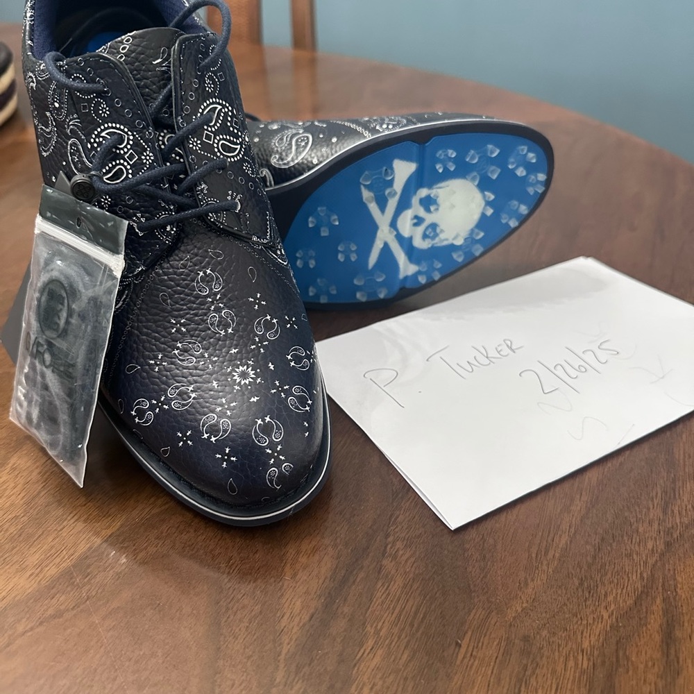 G/Fore Ladies Bandana Gallivanter Golf Shoe
NWT and laces
Size 9.5